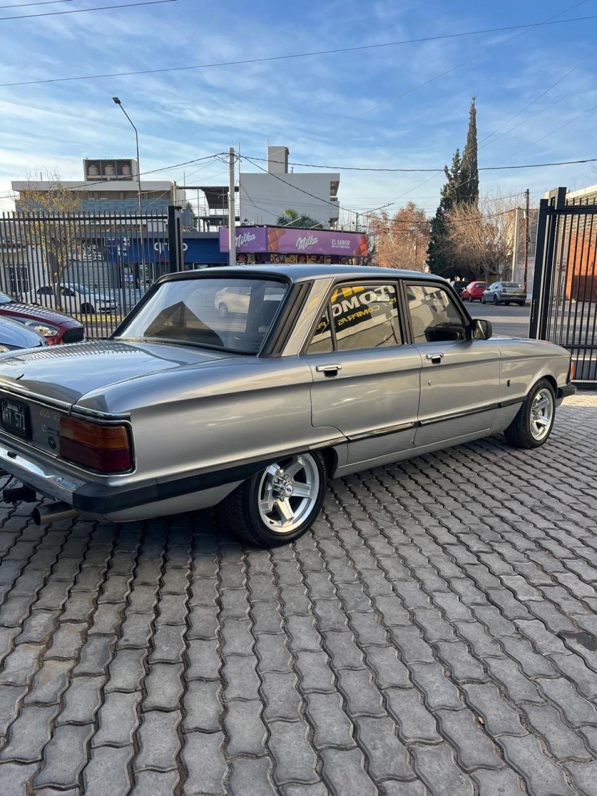Foto de FORD FALCON GHIA 3.6 DE LUJO CON GNC 1985, color sin color especificado, en San Juan