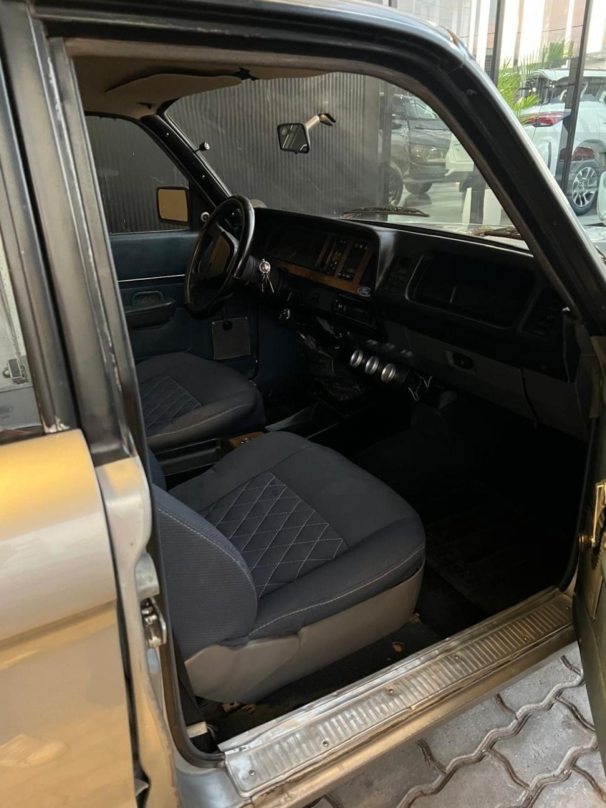 Foto de FORD FALCON GHIA 3.6 DE LUJO CON GNC 1985, color sin color especificado, en San Juan