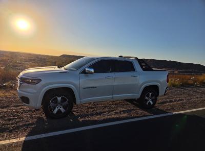 Foto de CHRYSLER / DODGE RAM Laramie AT 4x4 2025, color blanco, en San Juan