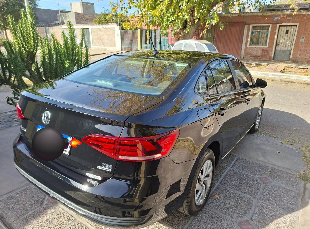 Foto de VOLKSWAGEN VIRTUS Trendline 1.6 automático 2019, color negro, en San Juan