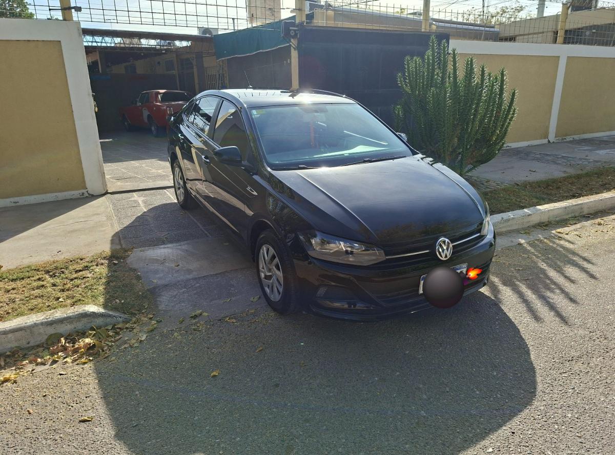 Foto de VOLKSWAGEN VIRTUS Trendline 1.6 automático 2019, color negro, en San Juan