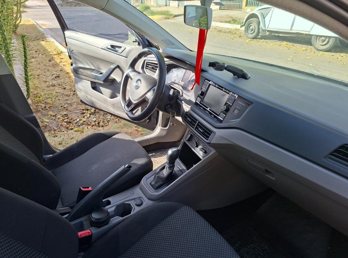Foto de VOLKSWAGEN VIRTUS Trendline 1.6 automático 2019, color negro, en San Juan
