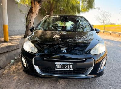 Foto de PEUGEOT 308 allure nav 1.6 2014, color negro, en San Juan