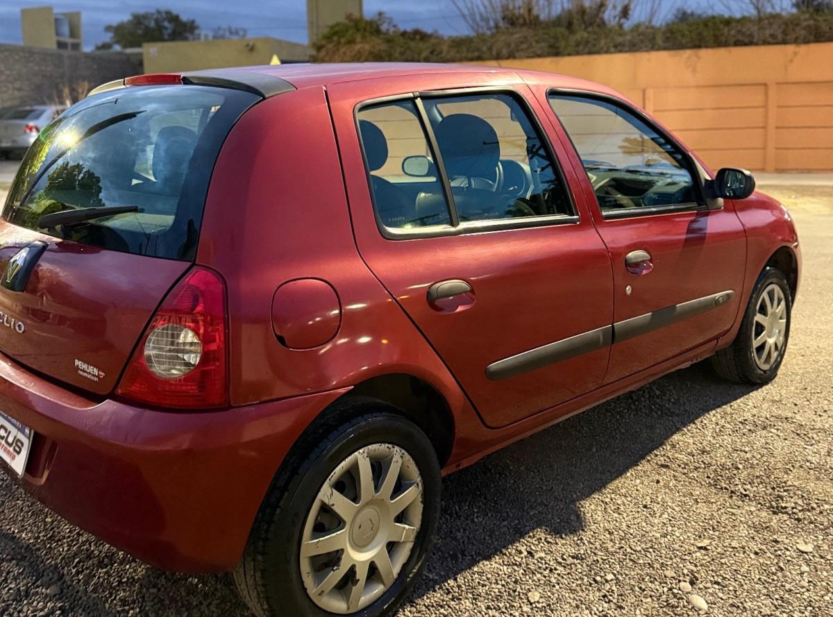 Foto de RENAULT CLIO Authentique Pack II 2012, color rojo, en San Juan