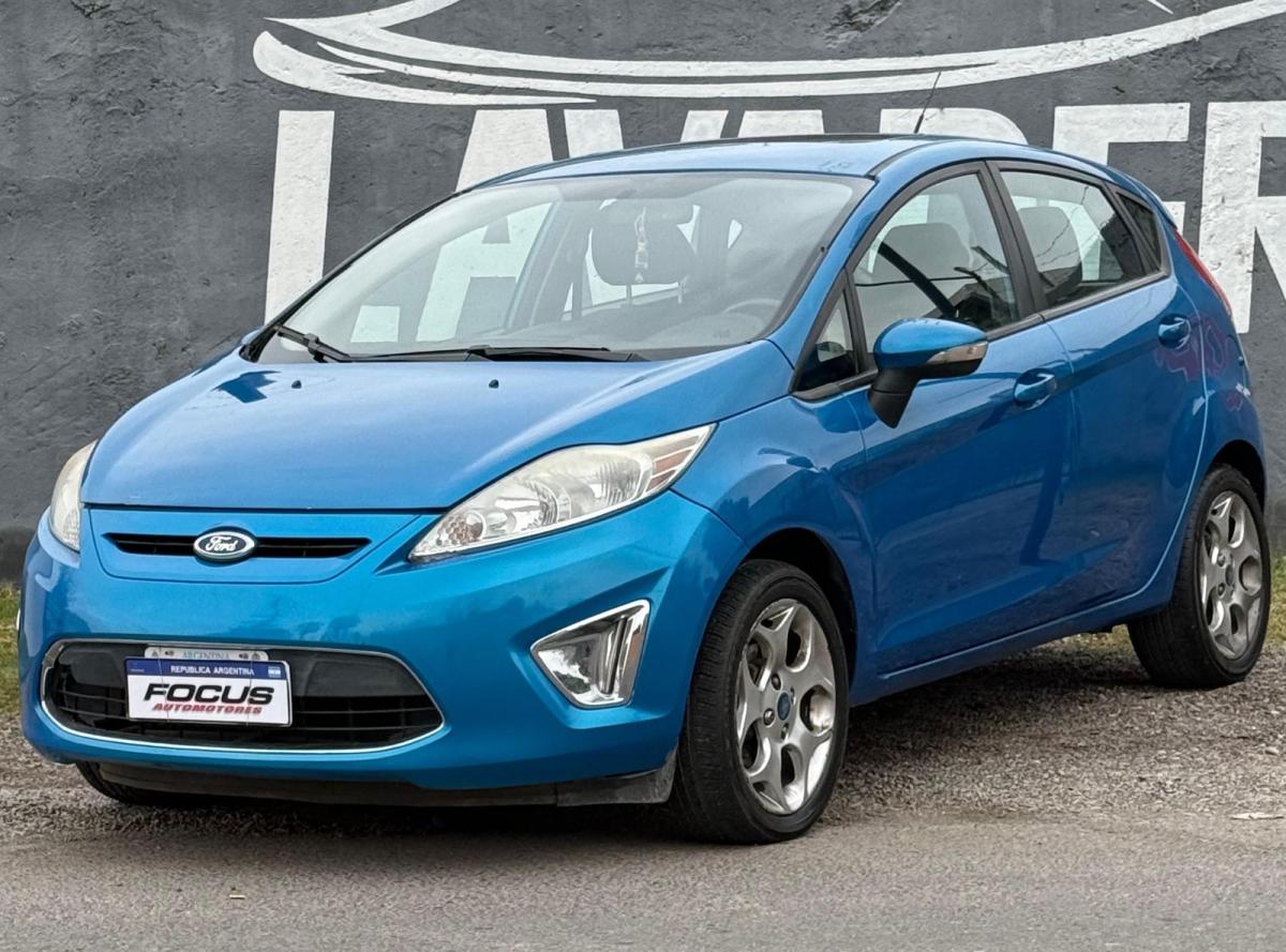 Foto de FORD FIESTA Titanium 2013, color azul, en San Juan