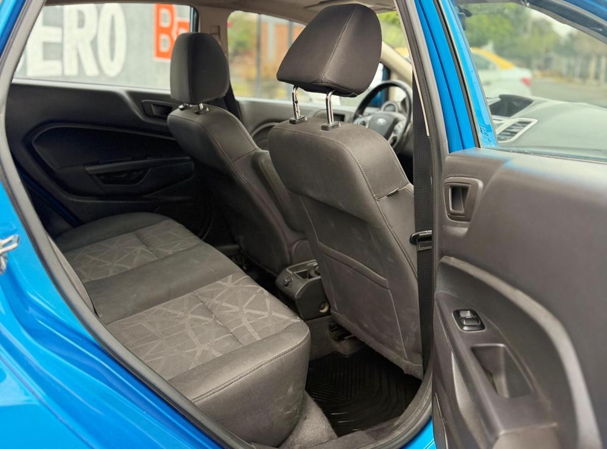 Foto de FORD FIESTA Titanium 2013, color azul, en San Juan