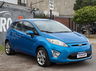 Foto de FORD FIESTA Titanium 2013, color azul, en San Juan