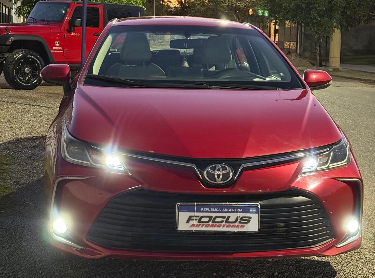 Foto de TOYOTA COROLLA XLI 2020, color rojo, en San Juan