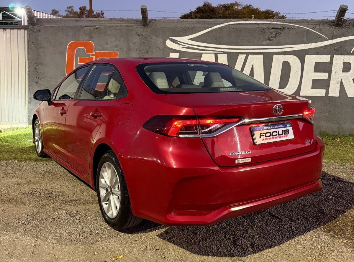 Foto de TOYOTA COROLLA XLI 2020, color rojo, en San Juan