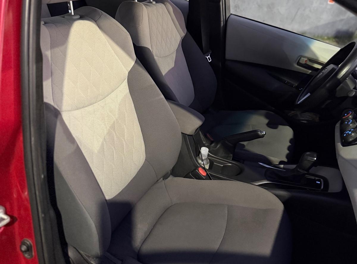Foto de TOYOTA COROLLA XLI 2020, color rojo, en San Juan