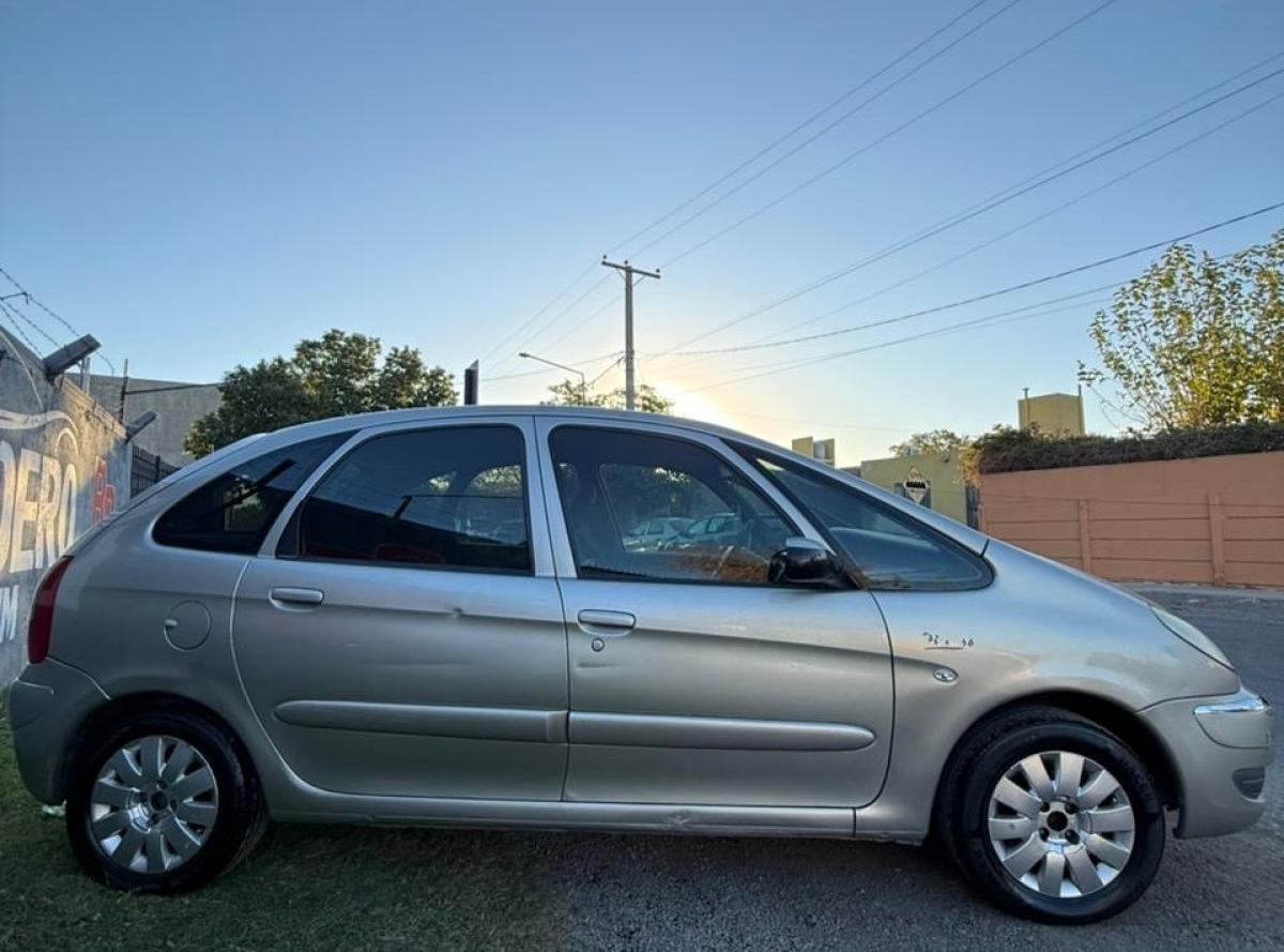 Foto de CITROEN PICASSO Xsara 2008, color gris, en San Juan