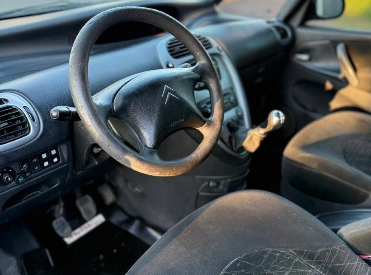 Foto de CITROEN PICASSO Xsara 2008, color gris, en San Juan
