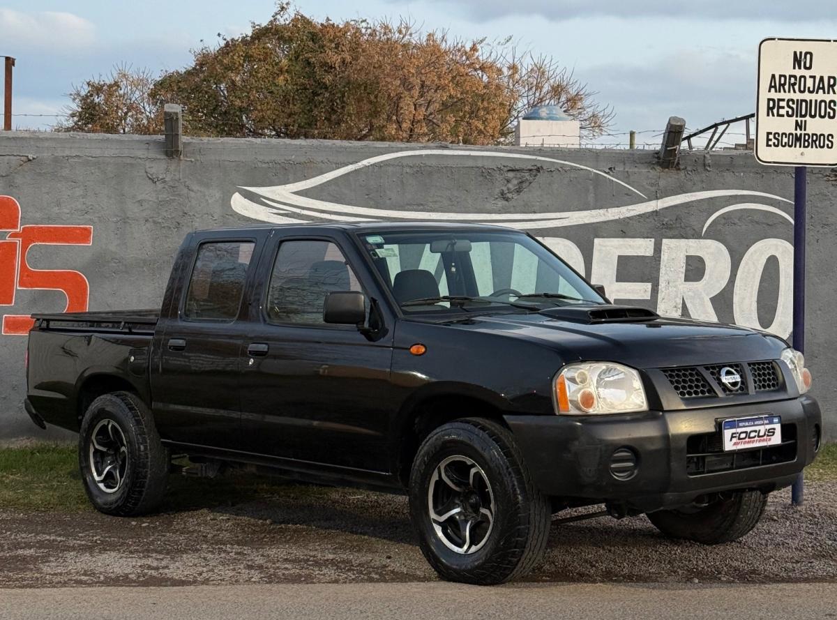 Foto de NISSAN PATHFINDER Frontier 2013, color negro, en San Juan