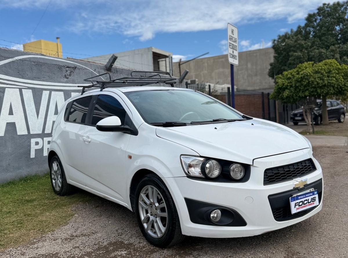 Foto de CHEVROLET SONIC Lt 2014, color blanco, en San Juan