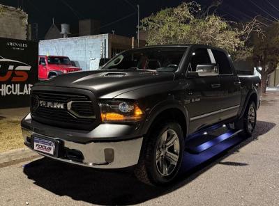 Foto de CHRYSLER / DODGE RAM Laramie 2019, color gris, en San Juan