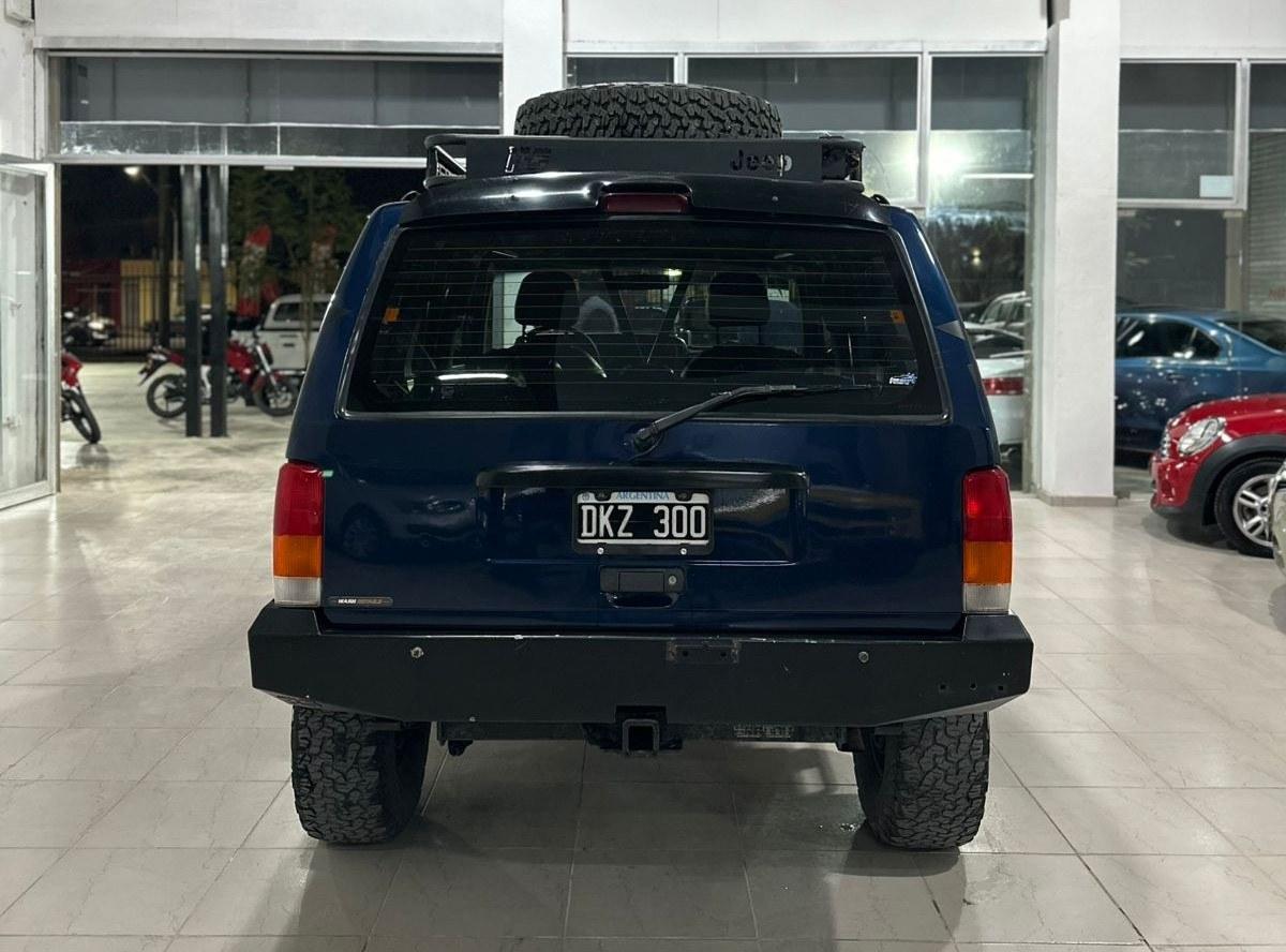 Foto de CHRYSLER / DODGE JEEP CHEROKEE xj equipada 2000, color azul, en San Juan