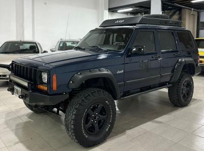 Foto de CHRYSLER / DODGE JEEP CHEROKEE xj equipada 2000, color azul, en San Juan