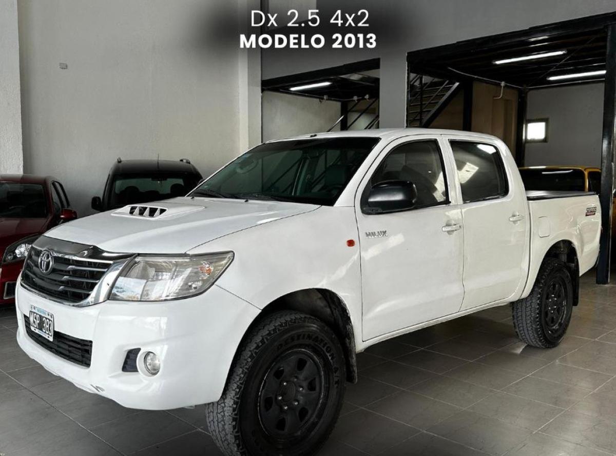 Foto de TOYOTA HILUX dx 2.5 2013, color blanco, en San Juan