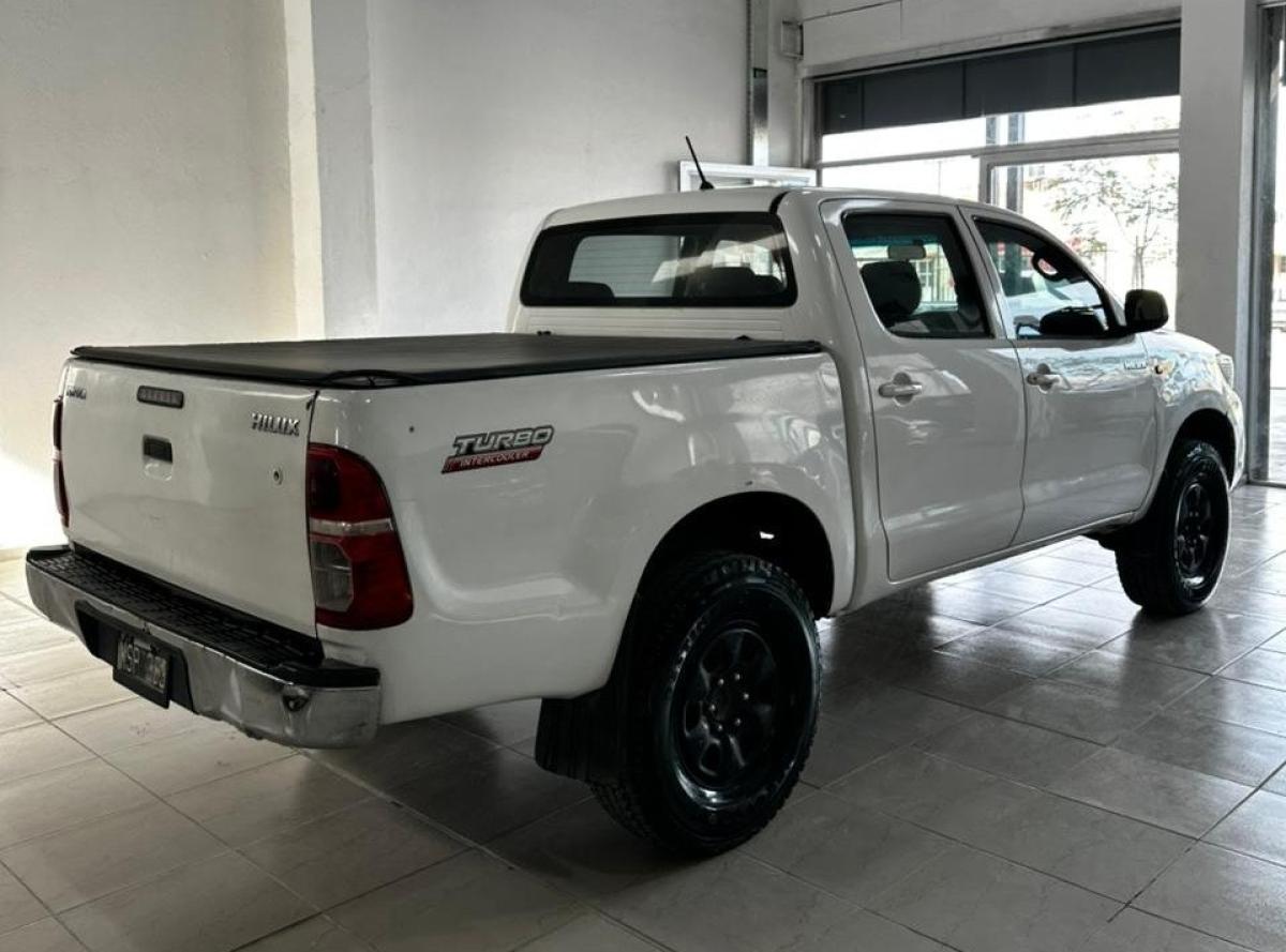 Foto de TOYOTA HILUX dx 2.5 2013, color blanco, en San Juan