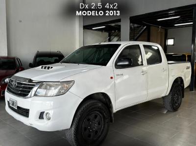 Foto de TOYOTA HILUX dx 2.5 2013, color blanco, en San Juan