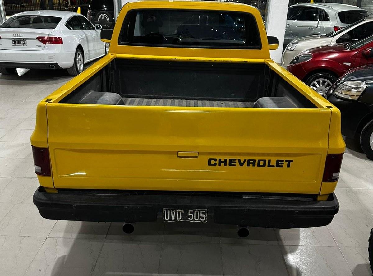 Foto de CHEVROLET PICK-UP S-10 Custom 1986, color amarillo, en San Juan