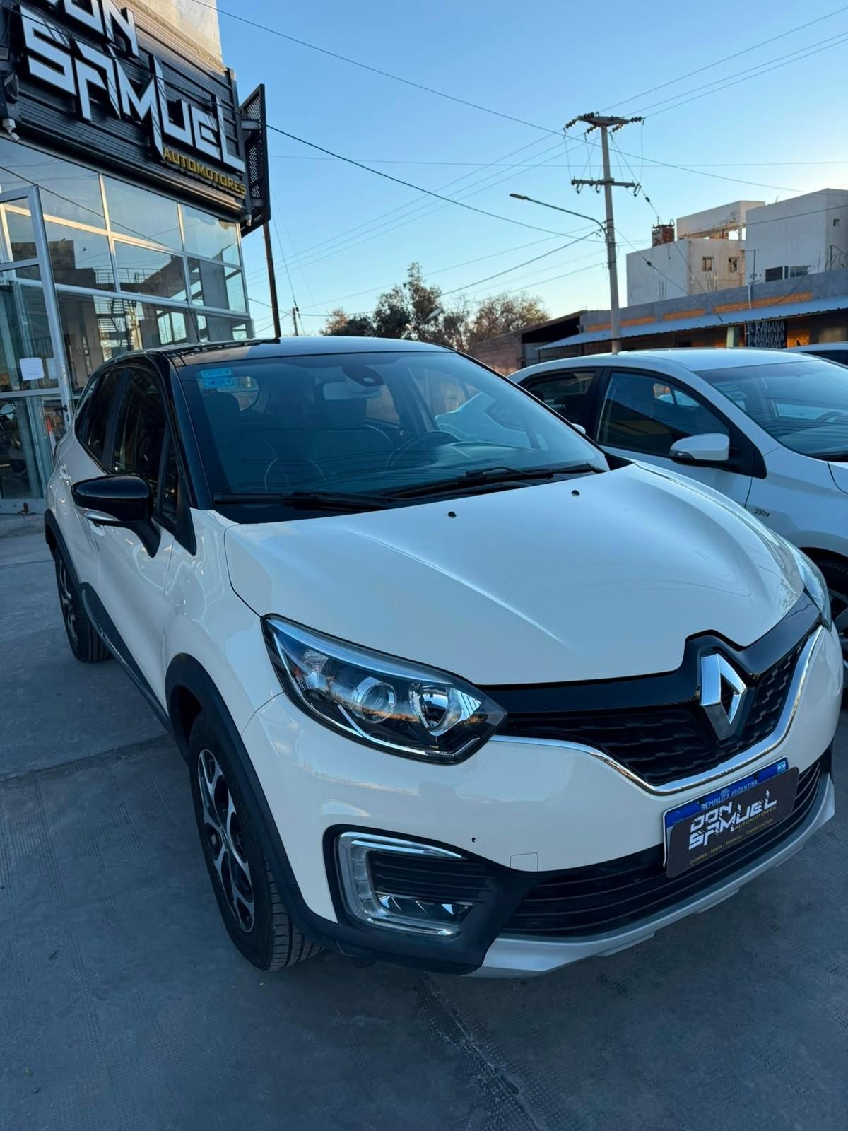 Foto de RENAULT CAPTUR INTENS 1,6 CVT 2019, color marron, en San Juan