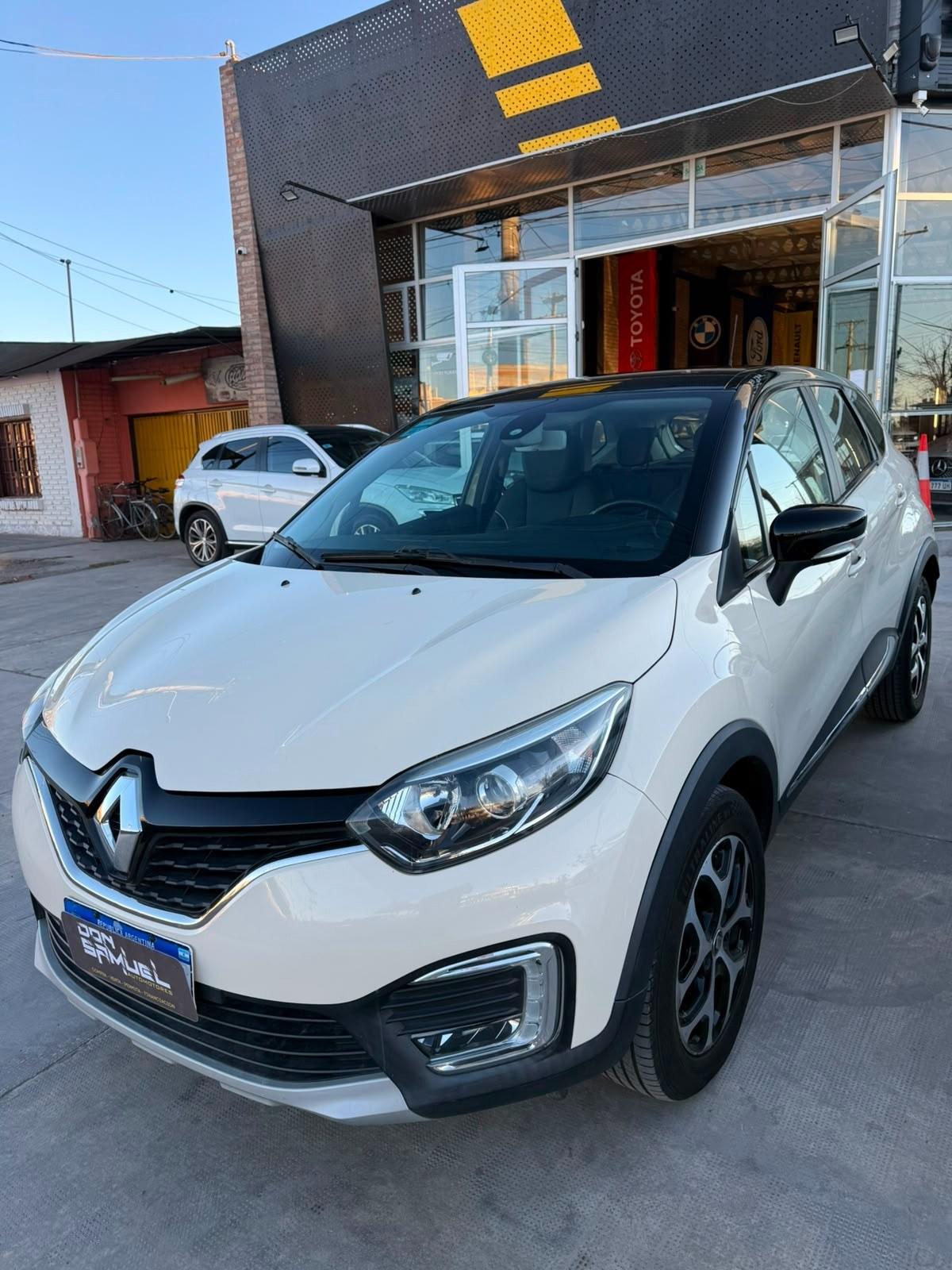 Foto de RENAULT CAPTUR INTENS 1,6 CVT 2019, color marron, en San Juan