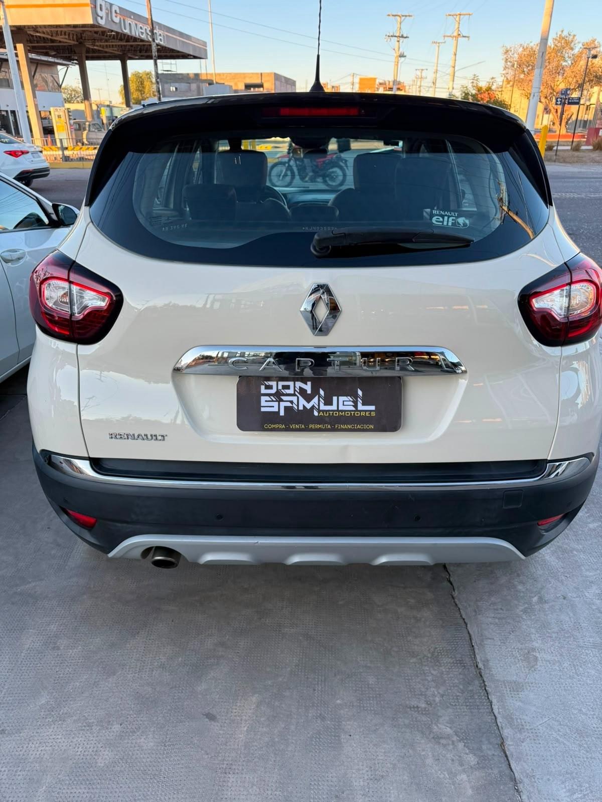 Foto de RENAULT CAPTUR INTENS 1,6 CVT 2019, color marron, en San Juan
