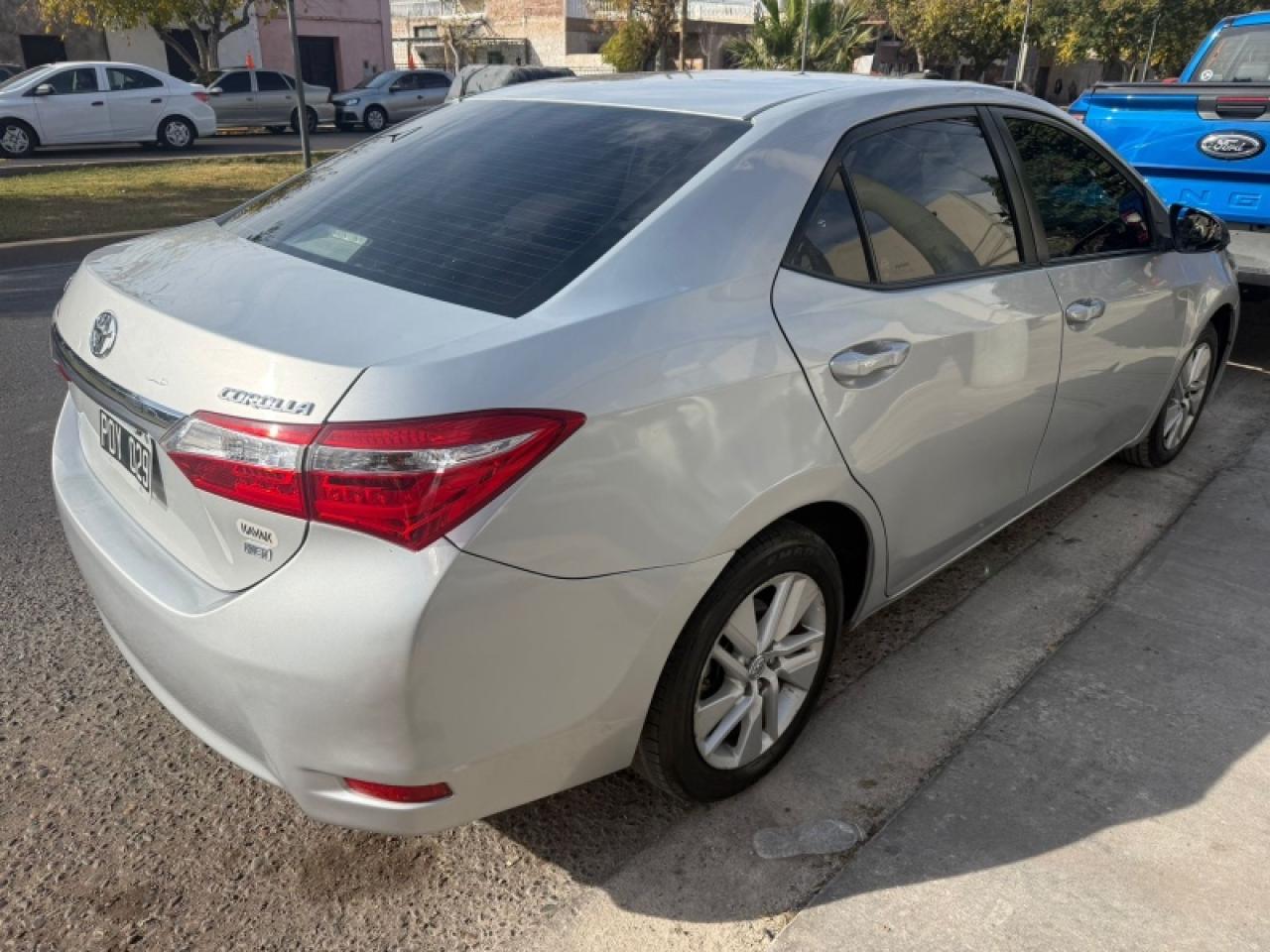 Foto de TOYOTA COROLLA Corolla Xei 2016, color plata, en San Juan