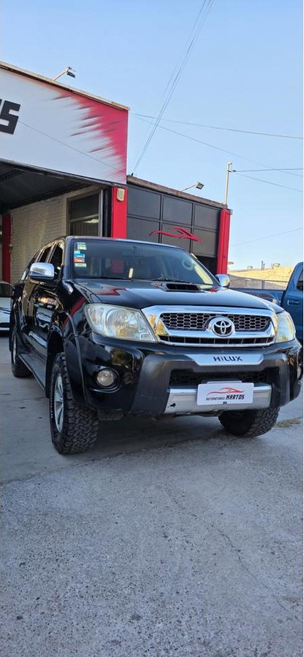 Foto de TOYOTA HILUX Hilux srv 3.0 4x2 2010, color sin color especificado, en San Juan