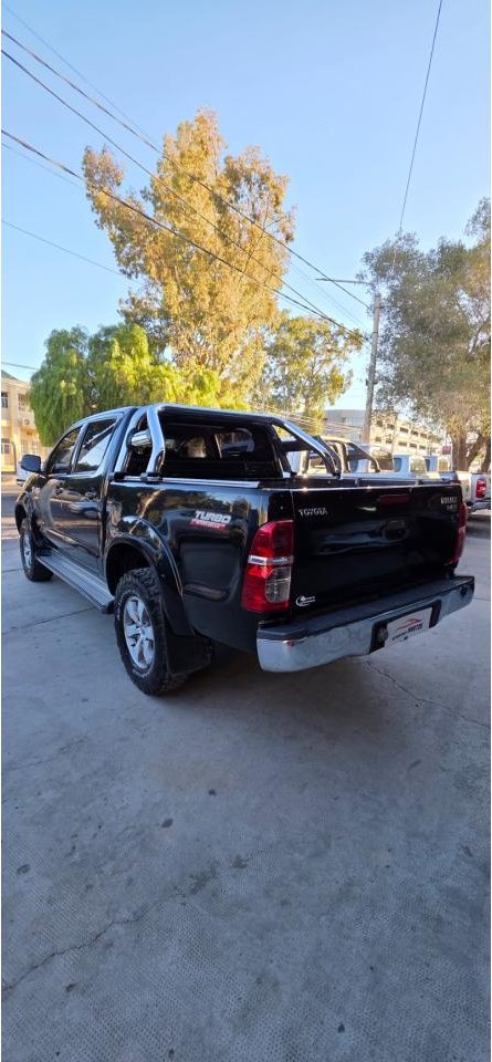Foto de TOYOTA HILUX Hilux srv 3.0 4x2 2010, color sin color especificado, en San Juan