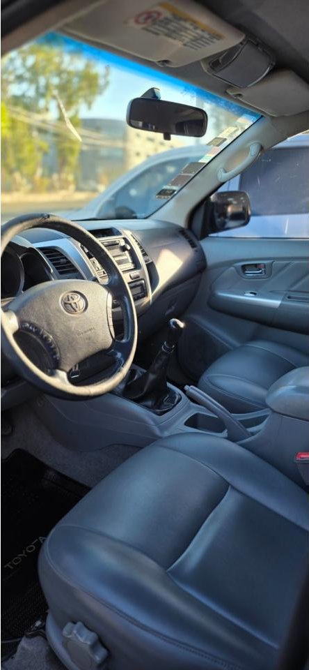Foto de TOYOTA HILUX Hilux srv 3.0 4x2 2010, color sin color especificado, en San Juan