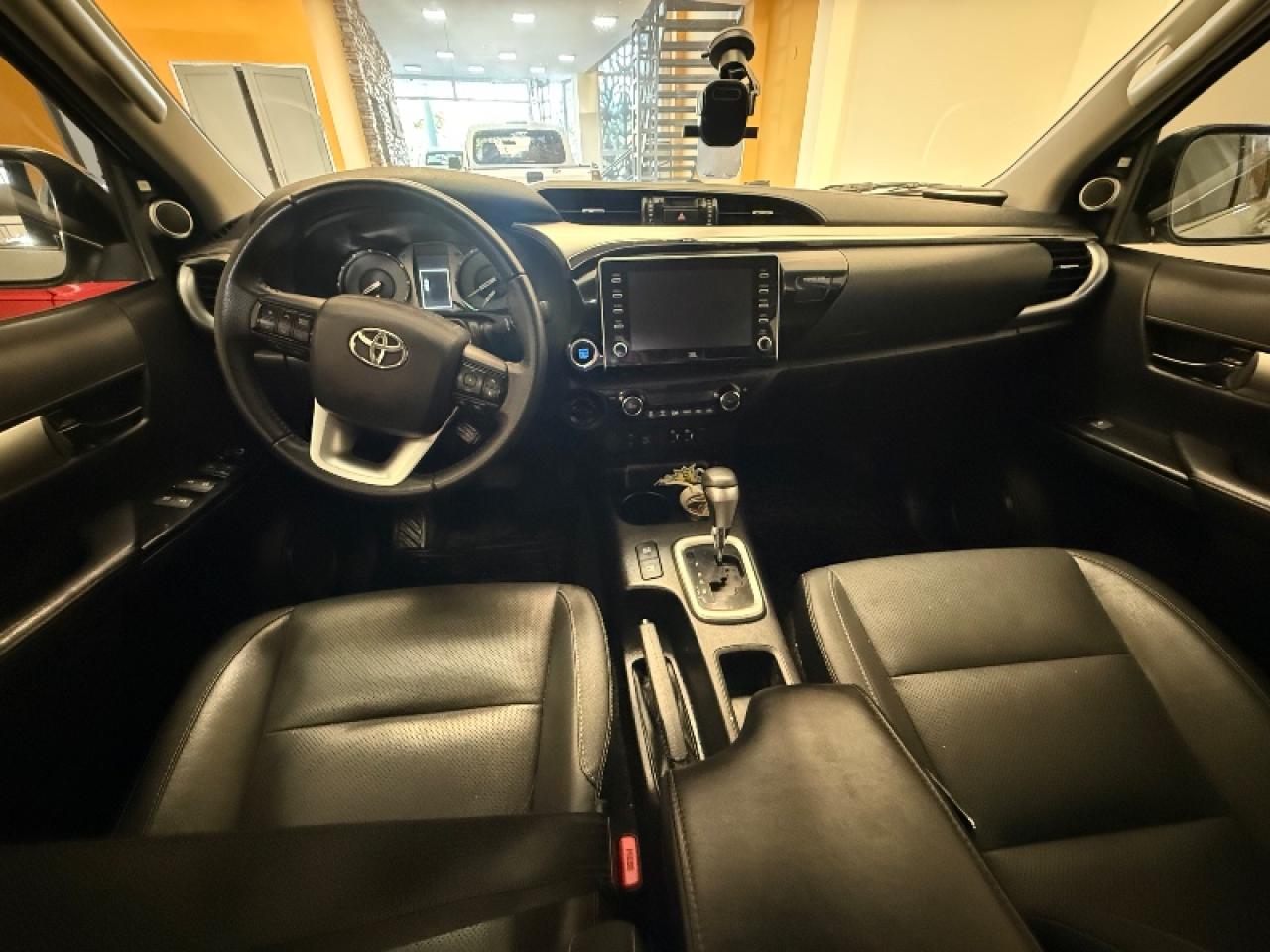 Foto de TOYOTA HILUX Srx 4x4 automática 2021, color blanco, en San Juan