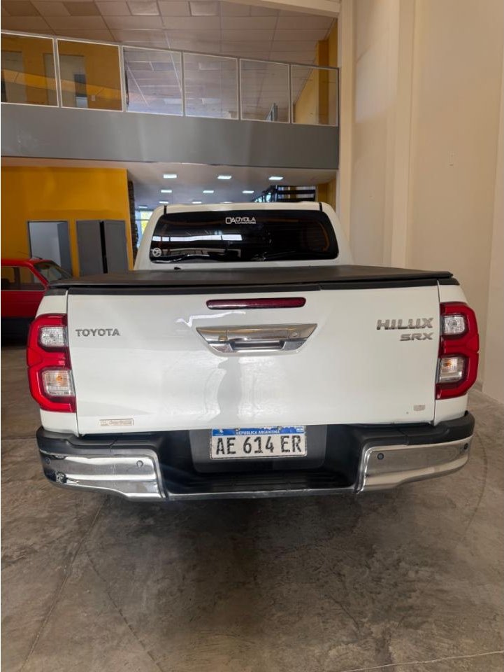 Foto de TOYOTA HILUX Srx 4x4 automática 2021, color blanco, en San Juan