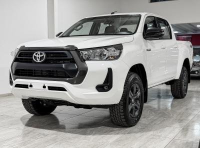 Foto de TOYOTA HILUX SR 2.8 4x4 Manual 2026, color blanco, en San Juan
