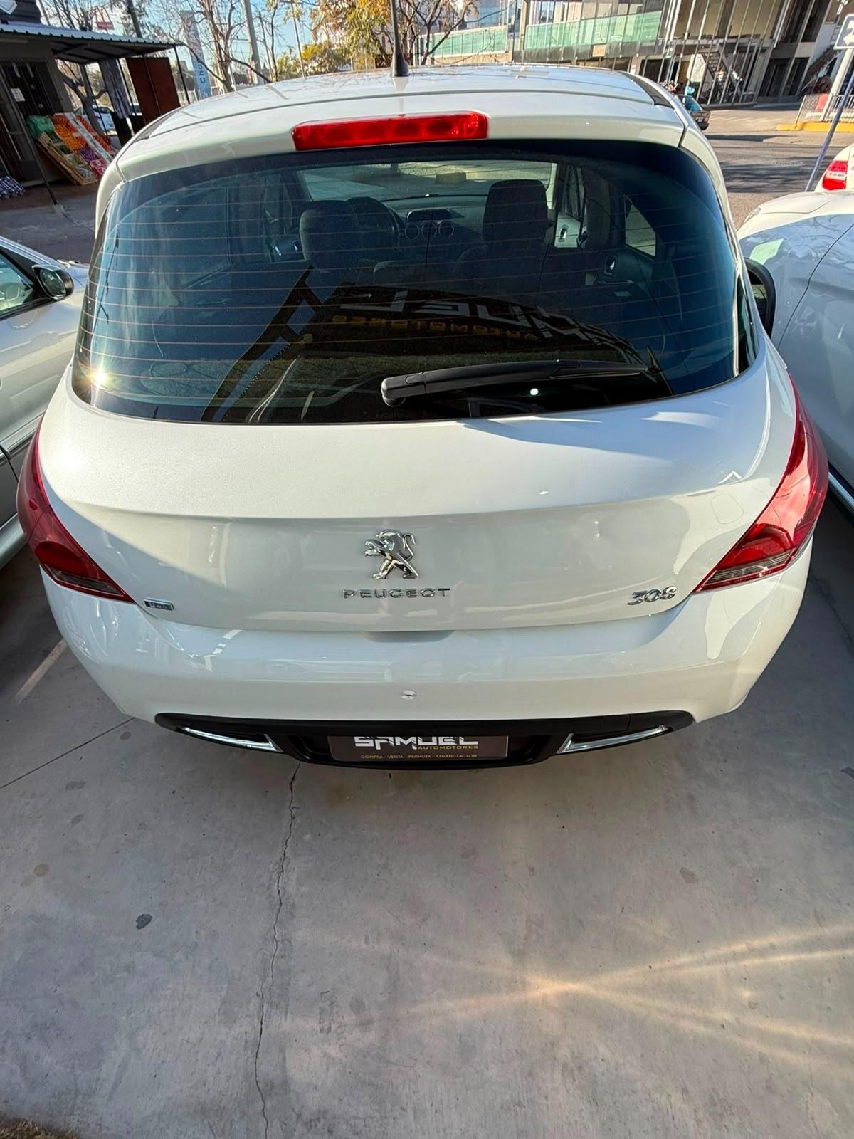 Foto de PEUGEOT 308 308	1,6 THP FELINE TIPTRONIC 2018, color blanco, en San Juan