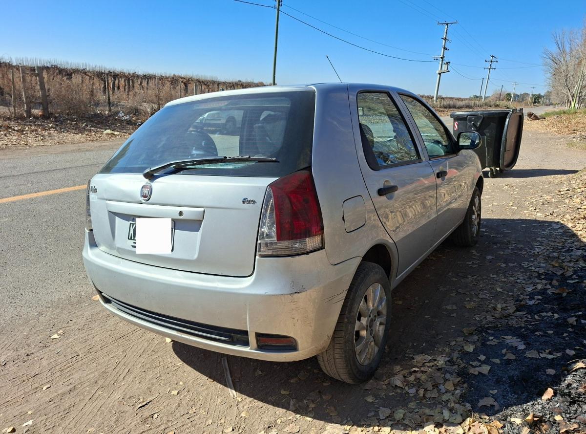 Foto de FIAT PALIO Fire 2011, color gris, en San Juan