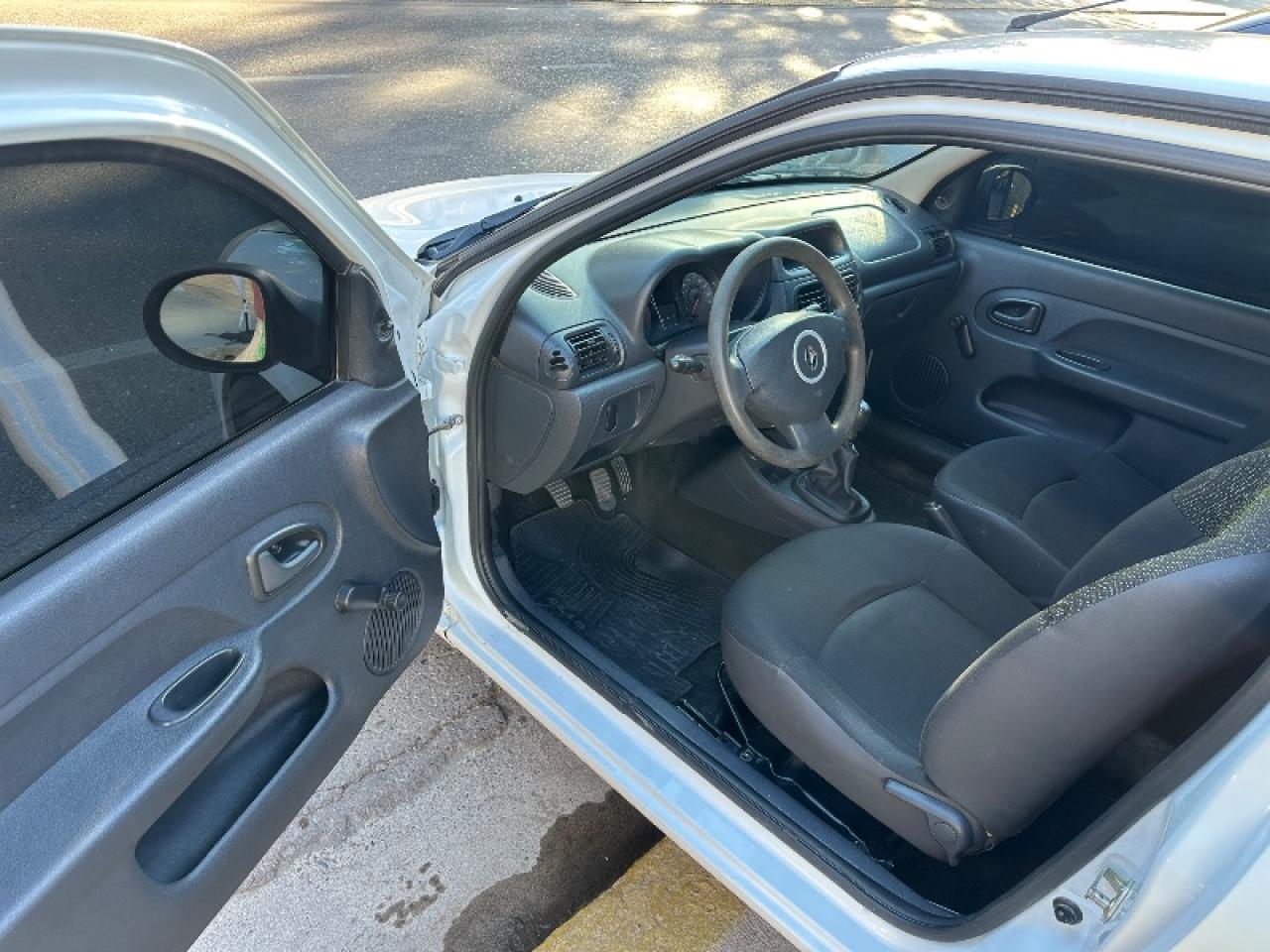 Foto de RENAULT CLIO Confort 1.2 2014, color sin color especificado, en San Juan