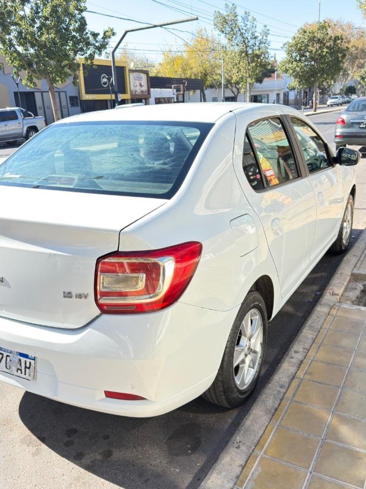 Foto de RENAULT LOGAN Logan privilege 1.6 4p 2017, color sin color especificado, en San Juan