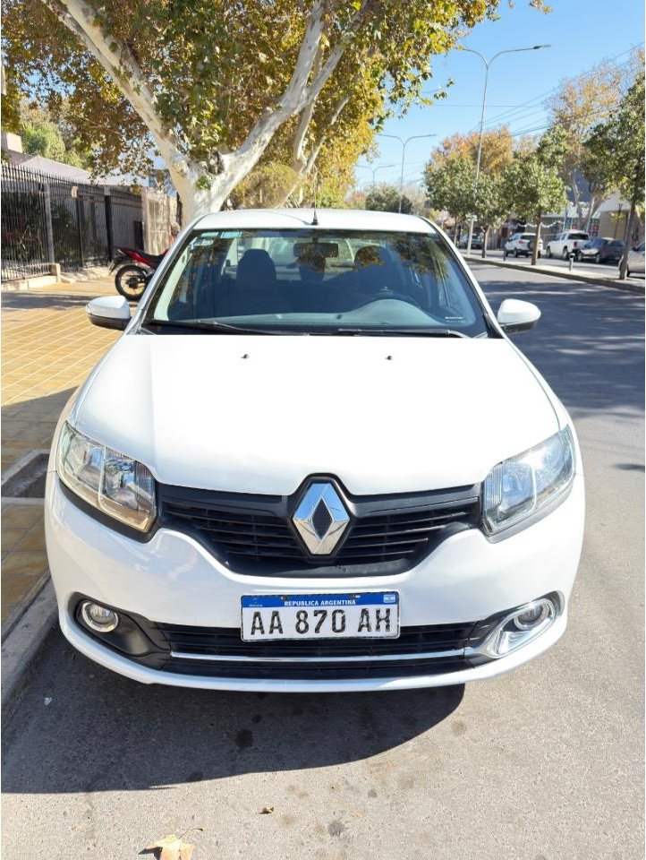 Foto de RENAULT LOGAN Logan privilege 1.6 4p 2017, color sin color especificado, en San Juan