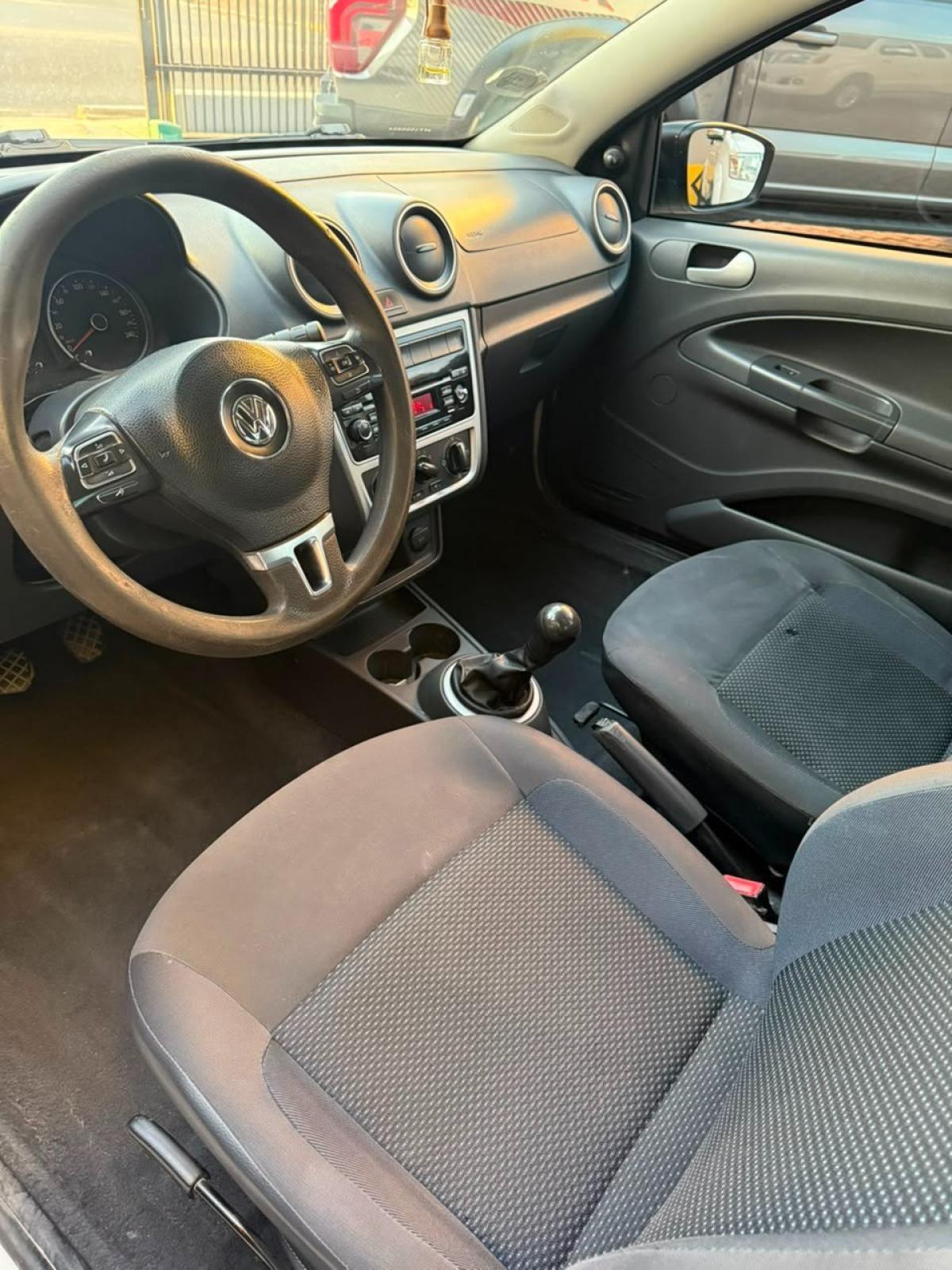 Foto de VOLKSWAGEN SAVEIRO CABINA Y MEDIA  1,6L CON GNC 2015, color blanco, en San Juan