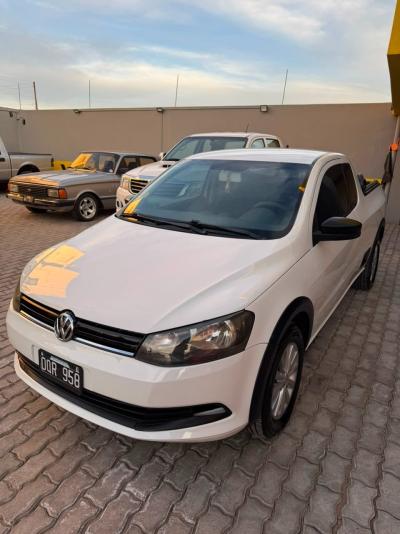 Foto de VOLKSWAGEN SAVEIRO CABINA Y MEDIA  1,6L CON GNC 2015, color blanco, en San Juan