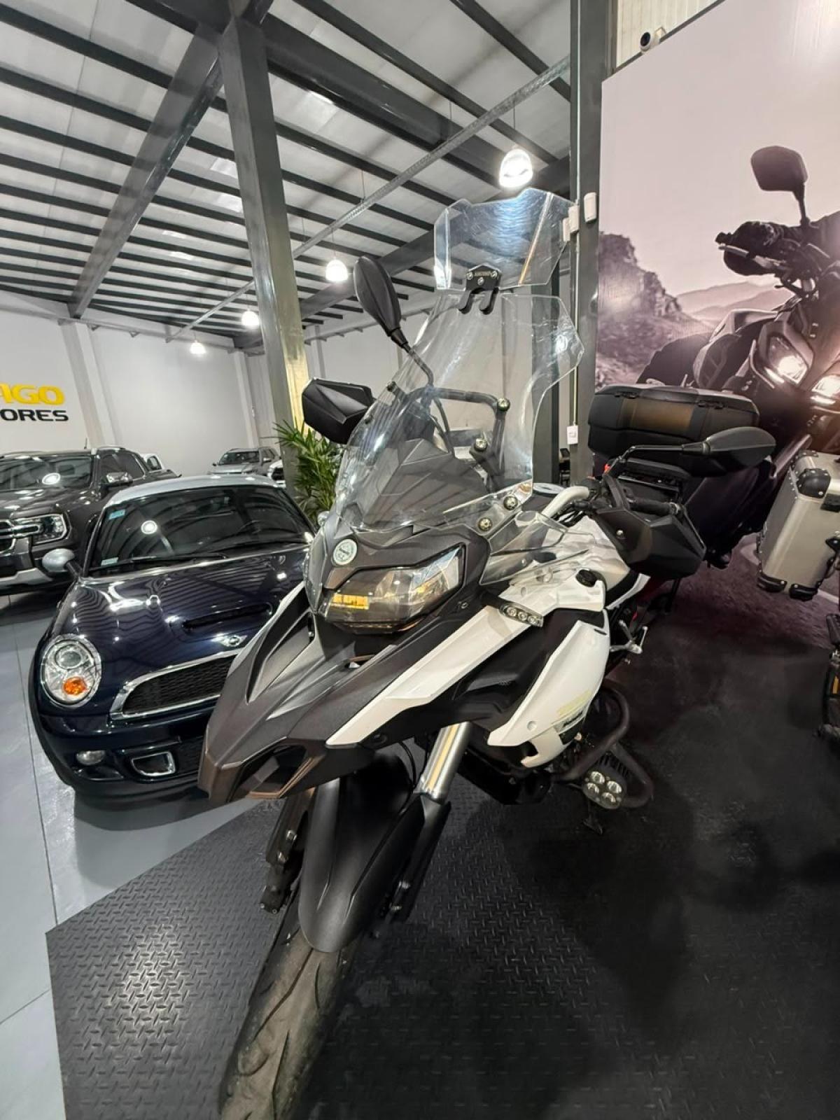 Foto de BENELLI TURISMO TRK	502 2020, color blanco, en San Juan