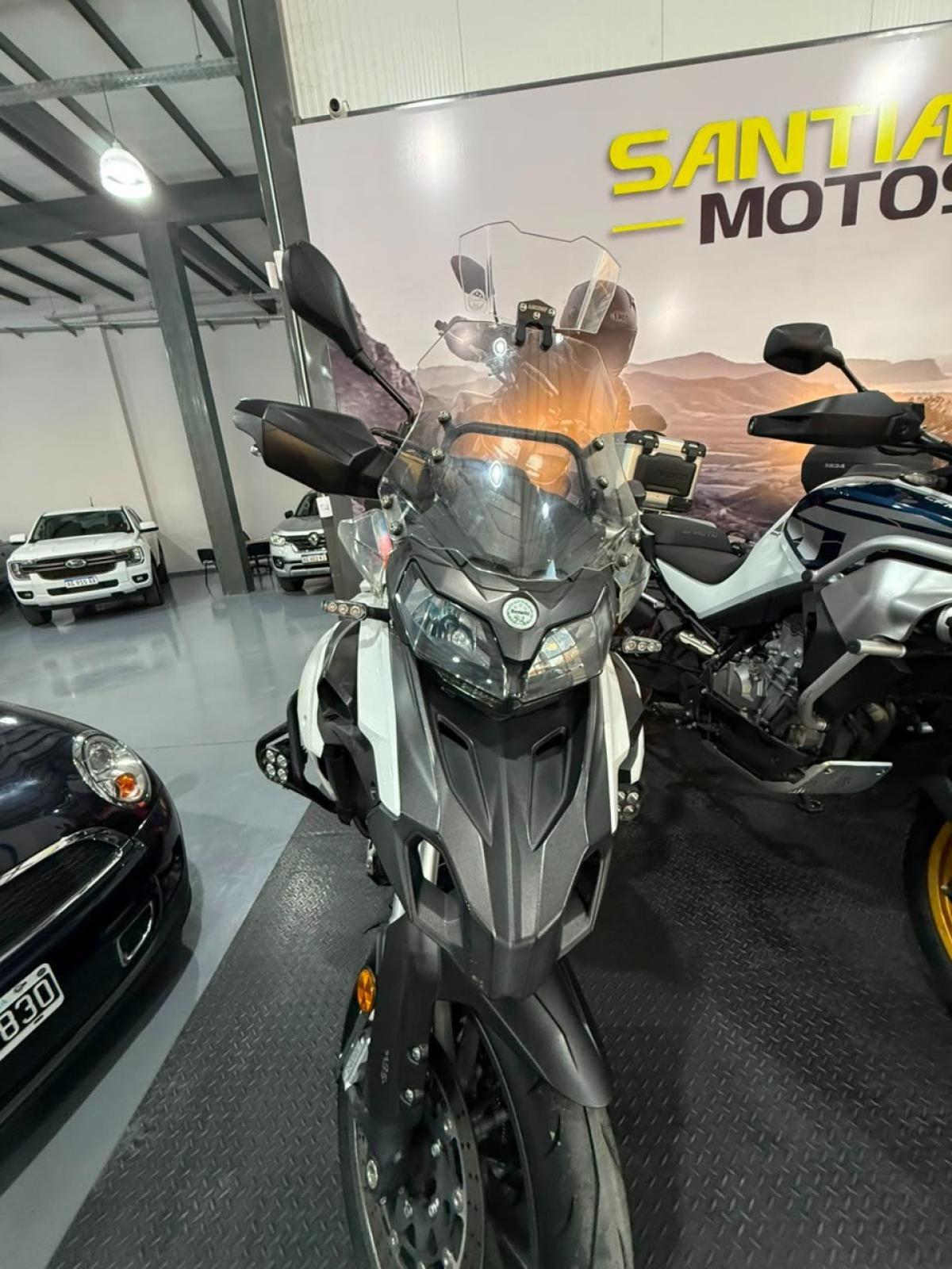 Foto de BENELLI TURISMO TRK	502 2020, color blanco, en San Juan