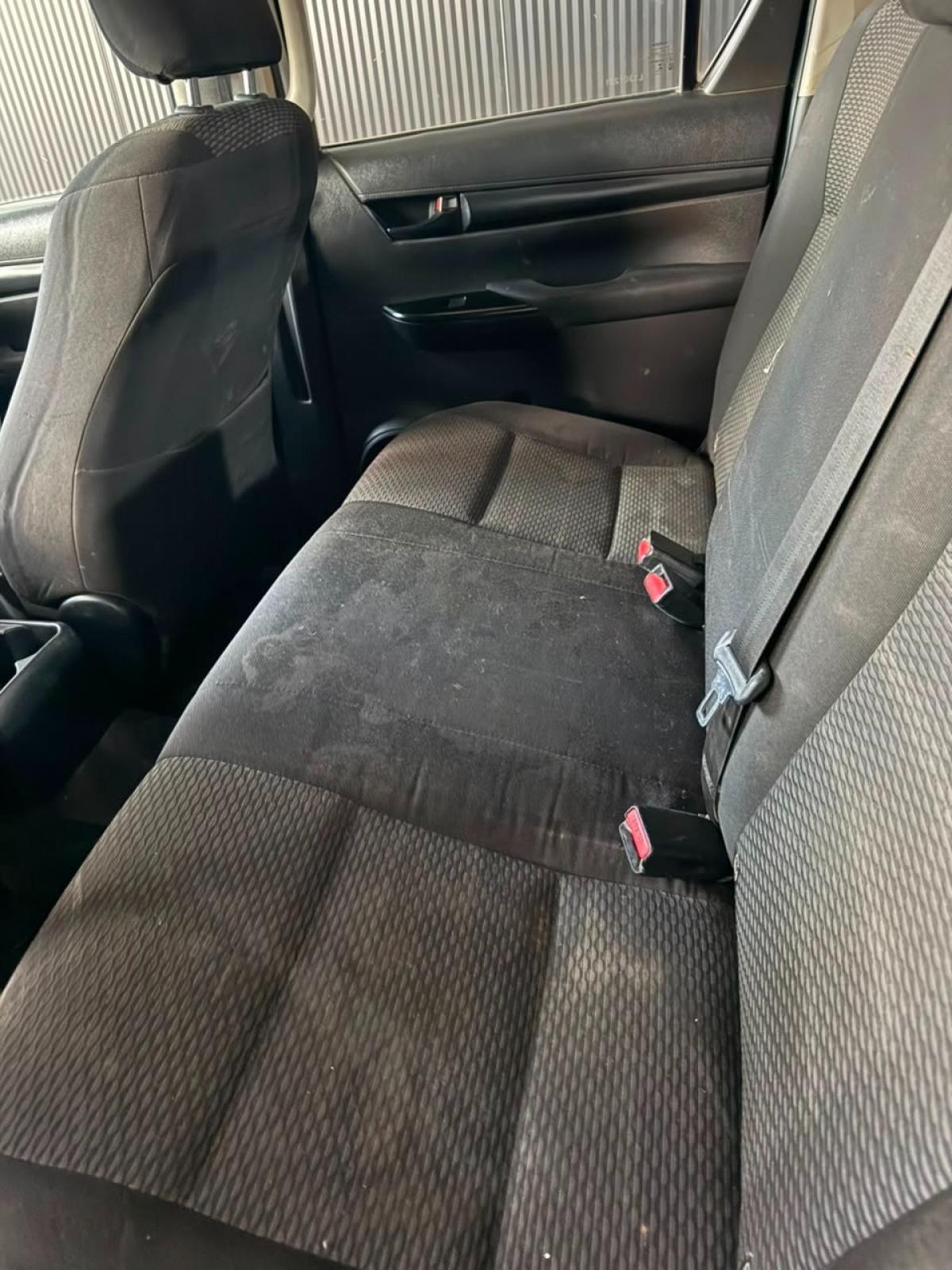 Foto de TOYOTA HILUX DX 4X4 2.4 TDI MT 2019, color blanco, en San Juan