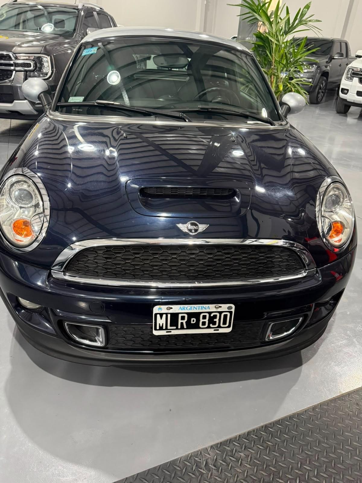Foto de MINI COOPER MINI S COUPE 2013, color azul, en San Juan