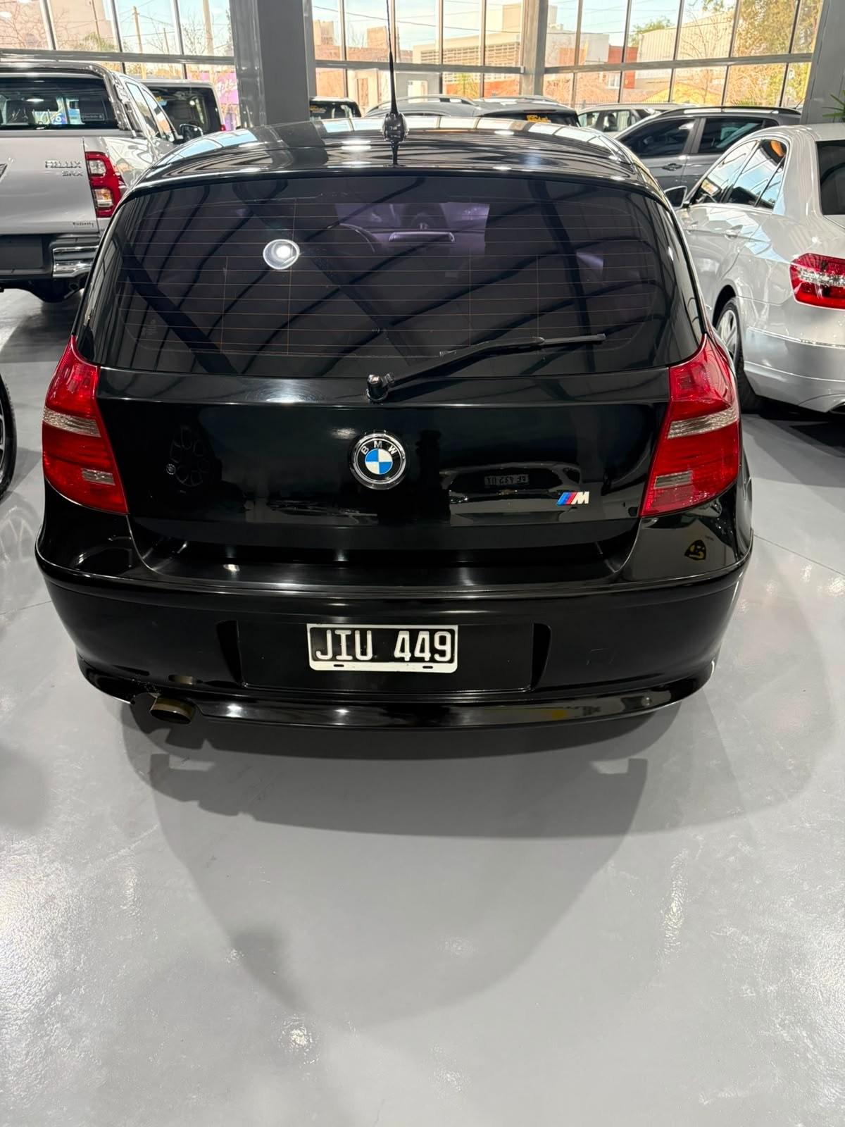 Foto de BMW 116 116 I	SEDAN 3PTAS 2010, color negro, en San Juan