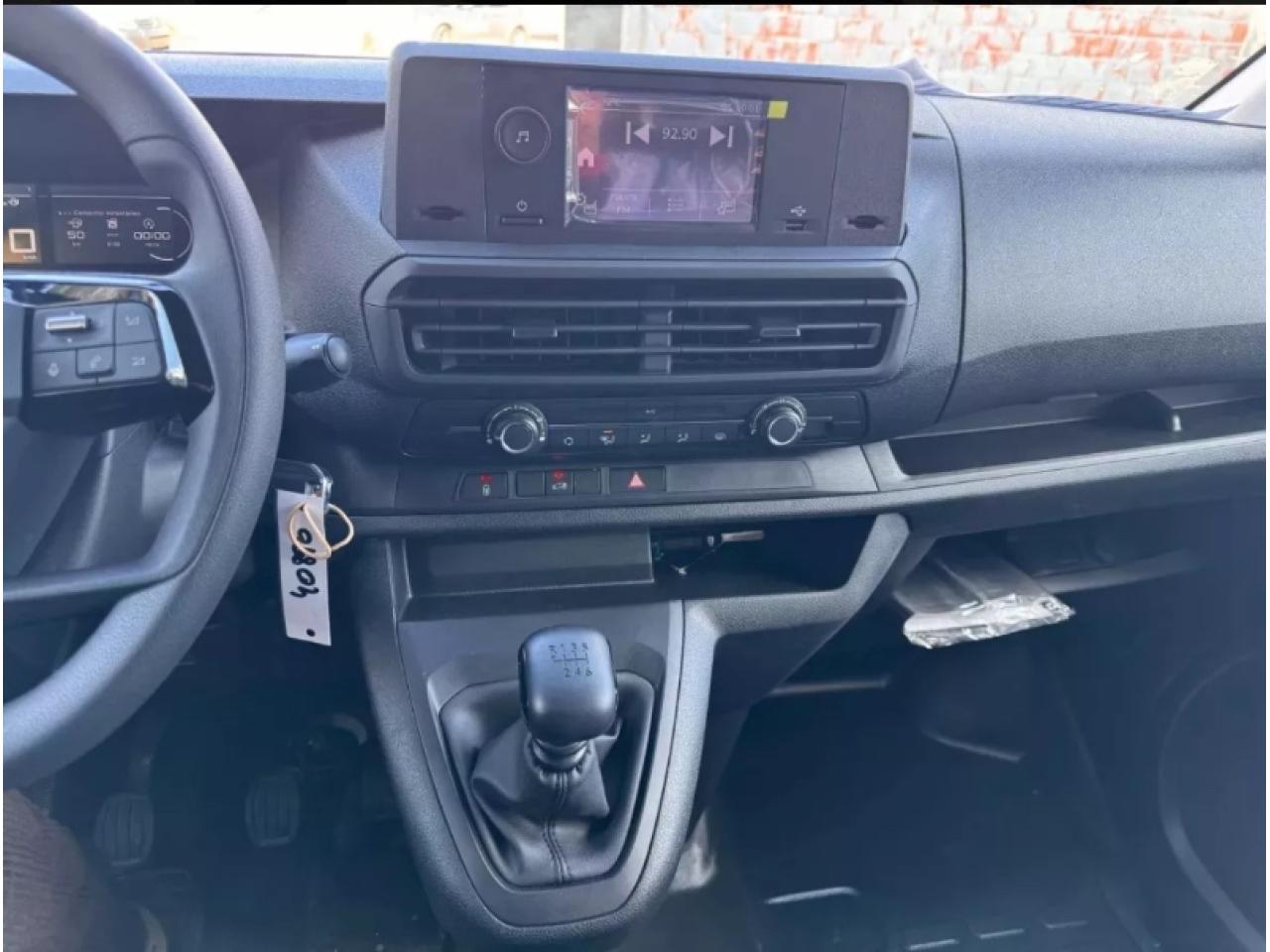 Foto de PEUGEOT EXPERT Expert HDI FURGÓN 2025, color sin color especificado, en San Juan