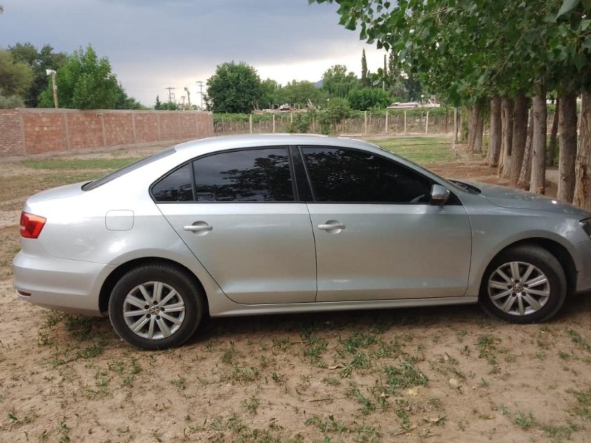 Foto de VOLKSWAGEN VENTO 2.0 Luxury 2015, color plata, en San Juan