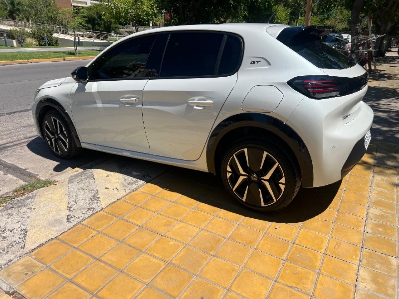 Foto de PEUGEOT 208 Allure t200 y GT 2025, color sin color especificado, en San Juan